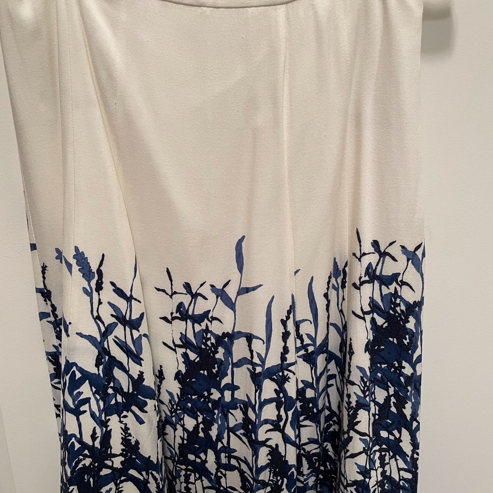 Multi-color, floral pattern skirt. Cream color lining. Side zipper.